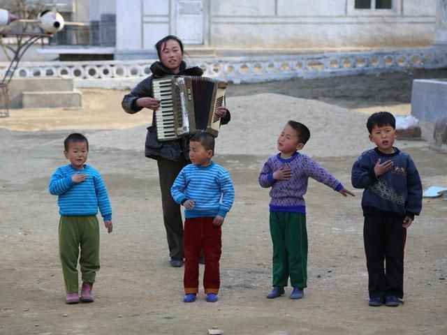 Чем живет Северная Корея накануне войны (Фото) Чем живет Северная Корея накануне войны (Фото)