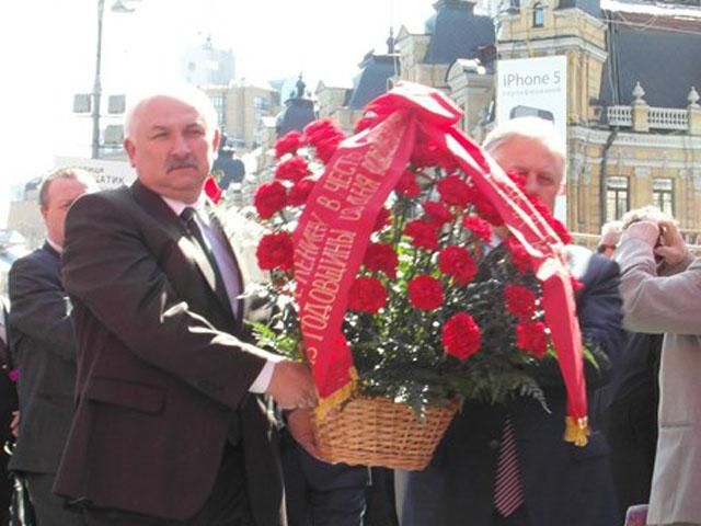 Комуністи відзначали день народження Леніна (Фото) Комуністи відзначали день народження Леніна (Фото)