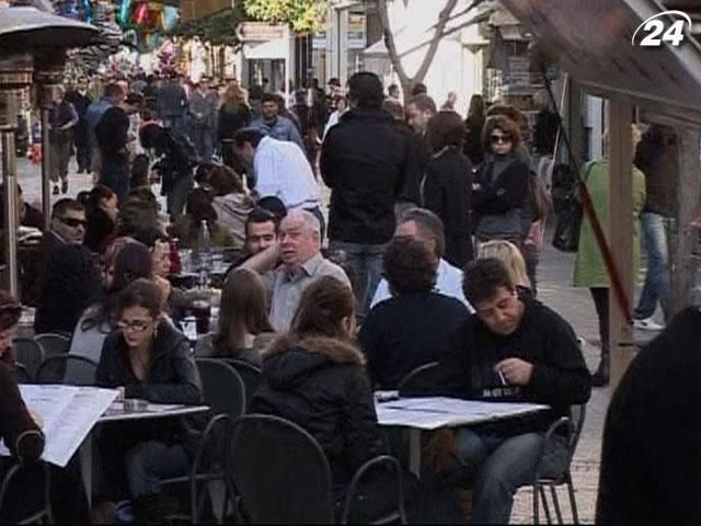 На Кипре празднуют годовщину открытия границы между частями острова На Кипре празднуют годовщину открытия границы между частями острова