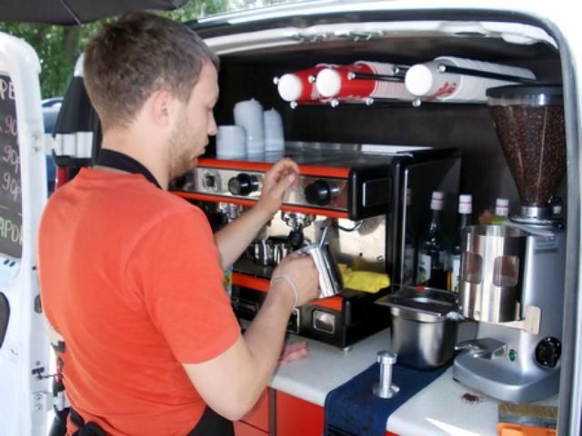 В столице хотят запретить продажу кофе из автомобилей