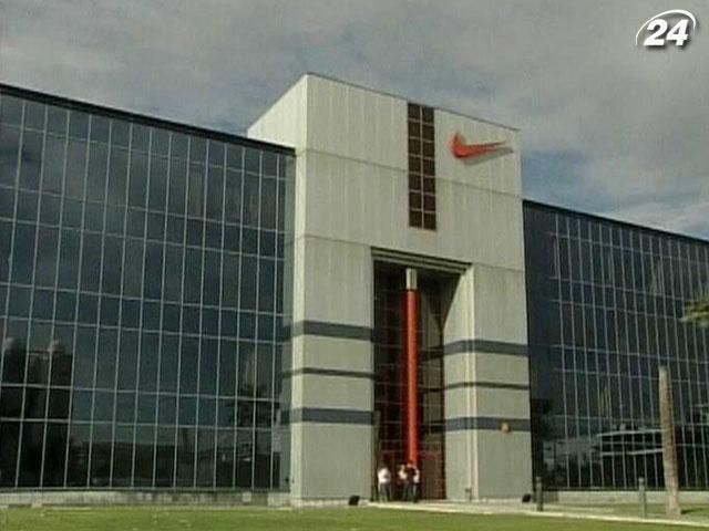 Nike убрала с прилавков футболки с надписью "Бостонская резня" Nike убрала с прилавков футболки с надписью "Бостонская резня"