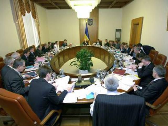 Азаров собирает министров на заседание правительства