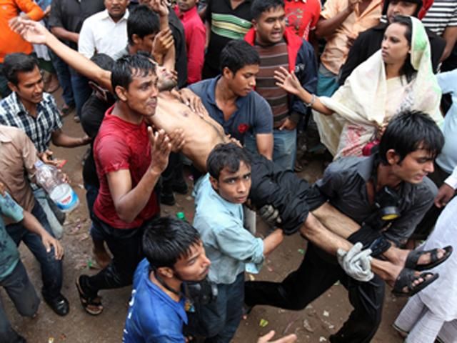 У Бангладеші обвалилася фабрика: 80 людей загинуло, близько 600 постраждало