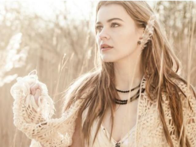 Фаворитка "Евровидения-2013" хочет выйти на сцену без обуви Фаворитка "Евровидения-2013" хочет выйти на сцену без обуви