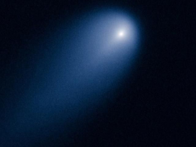 В NASA сфотографировали самую яркую за последние 50 лет комету (Фото)