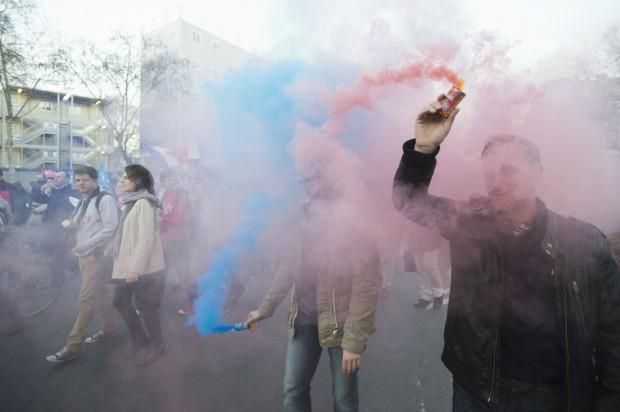 Тисячі французів протестують проти одностатевих шлюбів