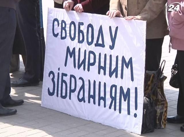 В Запорожье пикетировали городской совет