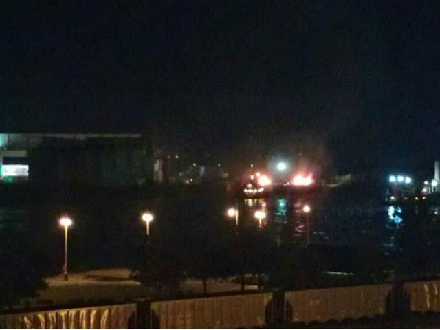 У США зірвалися баржі з газом (Відео) У США зірвалися баржі з газом (Відео)