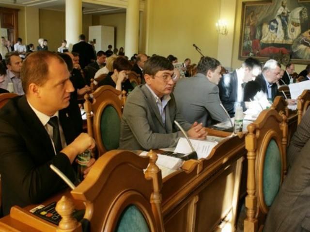 Львівська міськрада заборонила комуністичну і нацистську символіку в місті Львівська міськрада заборонила комуністичну і нацистську символіку в місті