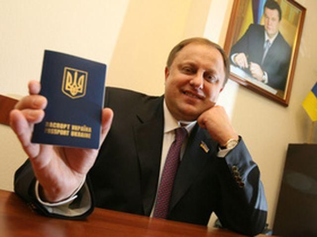 Янукович призначив автора біометричних паспортів заступником у Держміграції