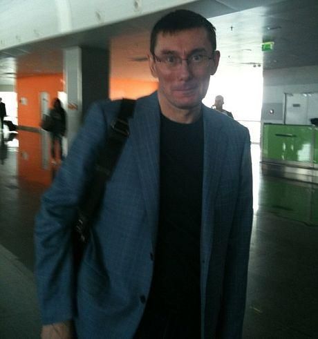 Луценко прилетів у Польщу на лікування (Фото. Відео) Луценко прилетів у Польщу на лікування (Фото. Відео)