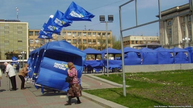 В Черкассах "Вставай, Украина!" препятствуют палатками от ПР