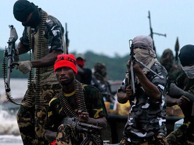 Пірати захопили у полон українців Пірати захопили у полон українців