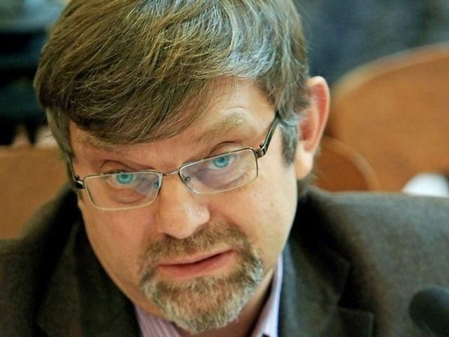 Референдум должен быть массовым, а власть хочет провести исподтишка, - политолог Референдум должен быть массовым, а власть хочет провести исподтишка, - политолог