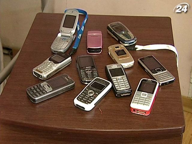 З початку року українці витратили на зв’язок понад 8 мільярдів гривень З початку року українці витратили на зв’язок понад 8 мільярдів гривень