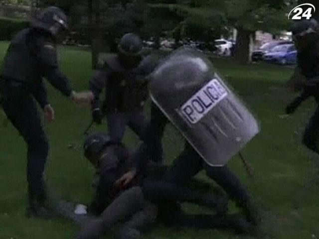 В Мадриде антиправительственная демонстрация завершилась дракой (Видео)