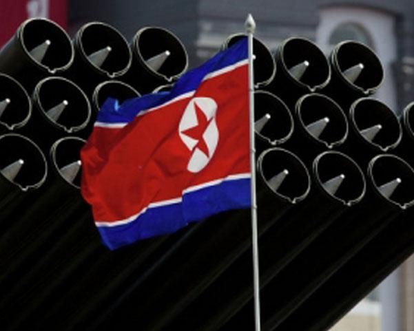 Південна Корея терміново забирає всіх своїх працівників з КНДР