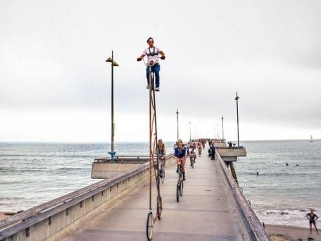 Американець змайстрував 4-метровий велосипед і проїхався на ньому (Фото. Відео) Американець змайстрував 4-метровий велосипед і проїхався на ньому (Фото. Відео)