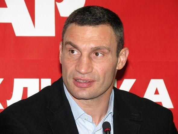 Кличко попросить свободівців не руйнувати пам'ятники політичним діячам СРСР Кличко попросить свободівців не руйнувати пам'ятники політичним діячам СРСР