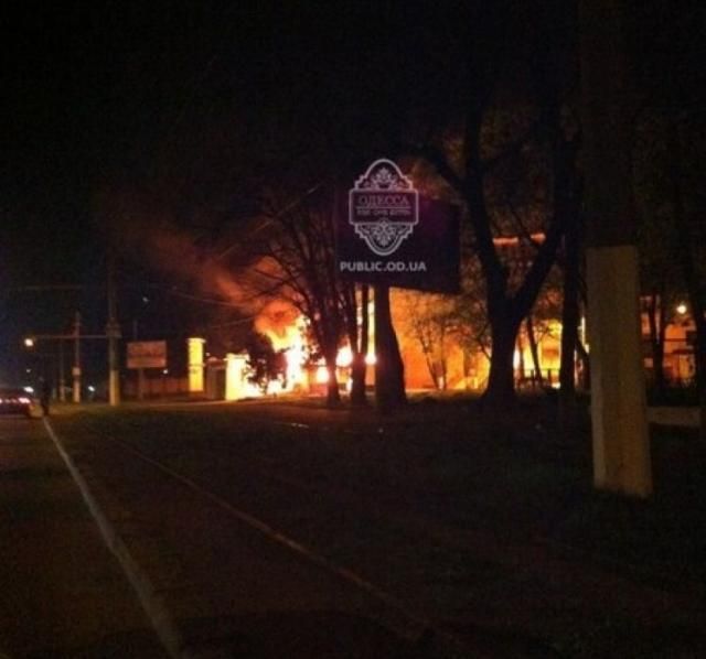 В Одесі повністю згоріло кафе (Фото) В Одесі повністю згоріло кафе (Фото)