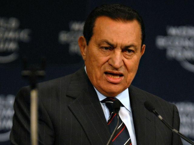 Суд оставил экс-президента Египта Хосни Мубарака под стражей