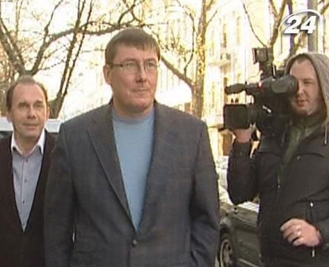 Києво-Святошинський суд розгляне скаргу Луценка проти Кузьміна Києво-Святошинський суд розгляне скаргу Луценка проти Кузьміна