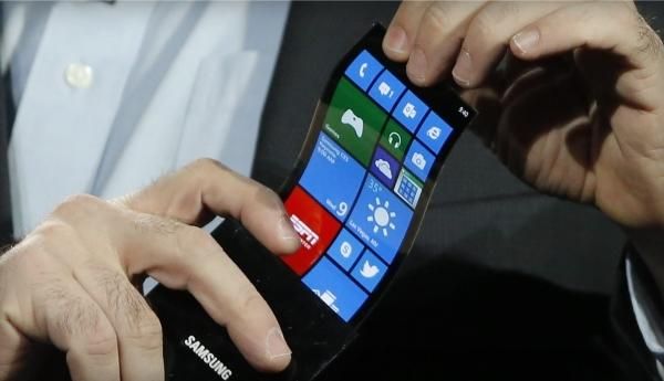 До кінця року з'явиться смартфон з гнучким дисплеєм До кінця року з'явиться смартфон з гнучким дисплеєм