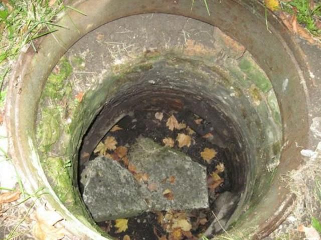 На Дніпропетровщині через відкритий каналізаційний люк загинув 2-річний хлопчик На Дніпропетровщині через відкритий каналізаційний люк загинув 2-річний хлопчик