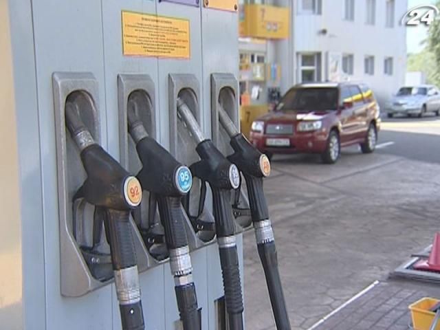 В Україні поступово знижуються ціни на бензин