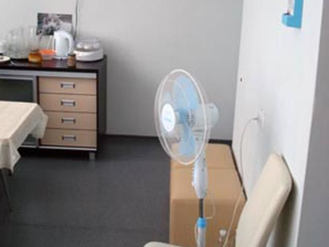 Для Тимошенко установили вентилятор, потому что кондиционер мог оказать негативное влияние(Фото) Для Тимошенко установили вентилятор, потому что кондиционер мог оказать негативное влияние(Фото)