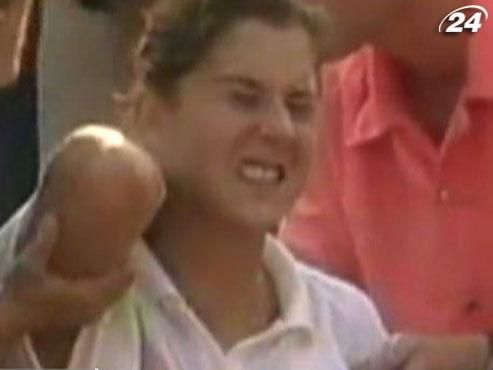 30 апреля. Болельщик ранил Монику Селеш на корте 30 апреля. Болельщик ранил Монику Селеш на корте