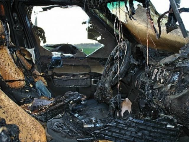 В Кривом Роге дотла сгорели BMW и Range Rover (Фото)