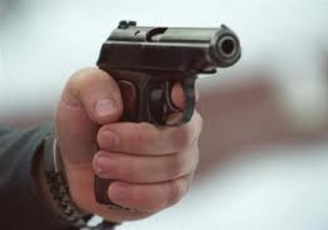 У Києві чоловік влаштував на вулиці стрілянину У Києві чоловік влаштував на вулиці стрілянину