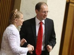 Тимошенко і Яценюку канали також відмовили у привітанні із Великоднем
