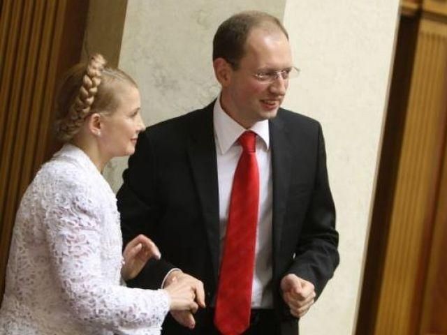 Тимошенко и Яценюку каналы также отказали в поздравлении с Пасхой Тимошенко и Яценюку каналы также отказали в поздравлении с Пасхой