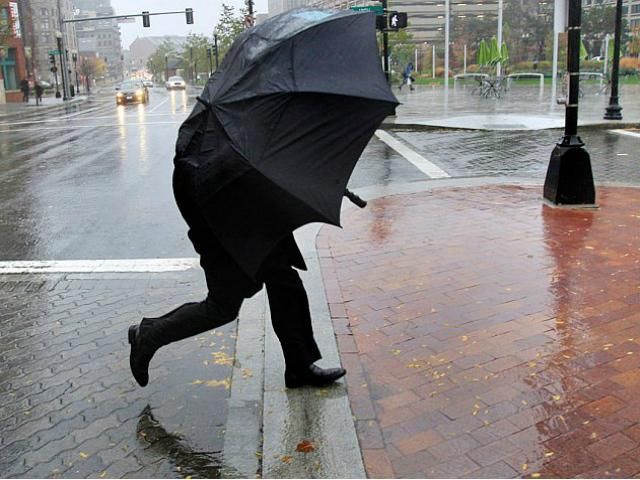 Завтра штормитиме у західних та північних областях Завтра штормитиме у західних та північних областях