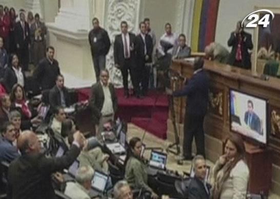 В венесуэльском парламенте избили оппозицию