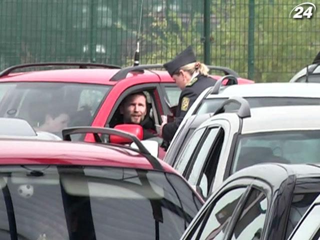 Накануне праздников на украинско-польской границе километровая очередь Накануне праздников на украинско-польской границе километровая очередь