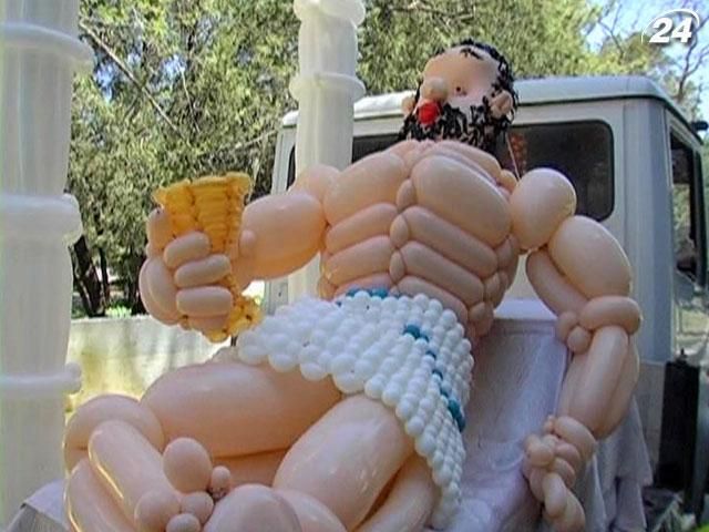 Евпатория меняет традиции - в Первомаю в городе устроили парад эпох Евпатория меняет традиции - в Первомаю в городе устроили парад эпох