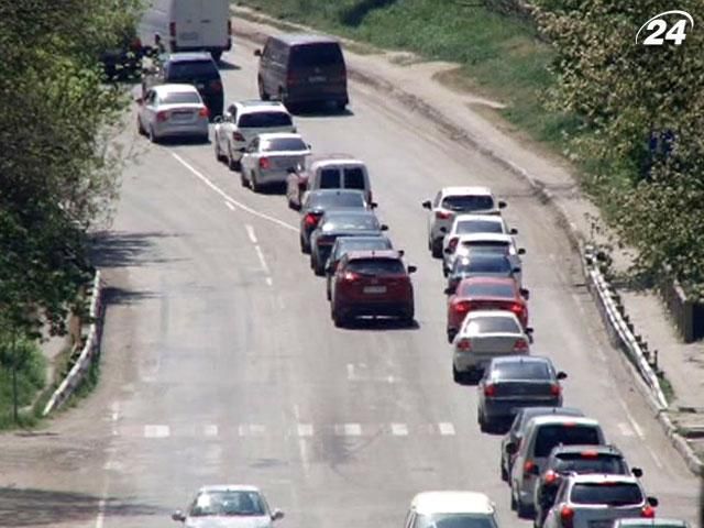 Через наплив туристів у бік Ялти - багатокілометрова тягучка
