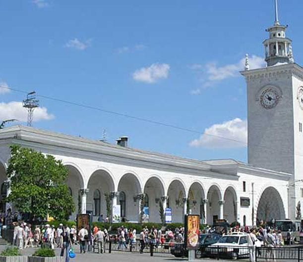 Крымские регионалы вышли на протесте против неофашизма Крымские регионалы вышли на протесте против неофашизма