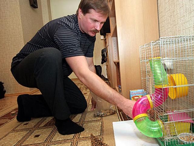 Чорновіл городів немає, тому 1 травня прибирав вдома Чорновіл городів немає, тому 1 травня прибирав вдома