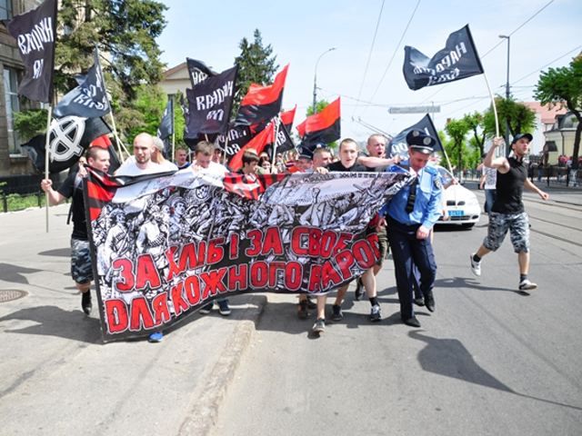 В Виннице предложили: "Буржуям - веревки, рабочим - винтовки" (Фото)