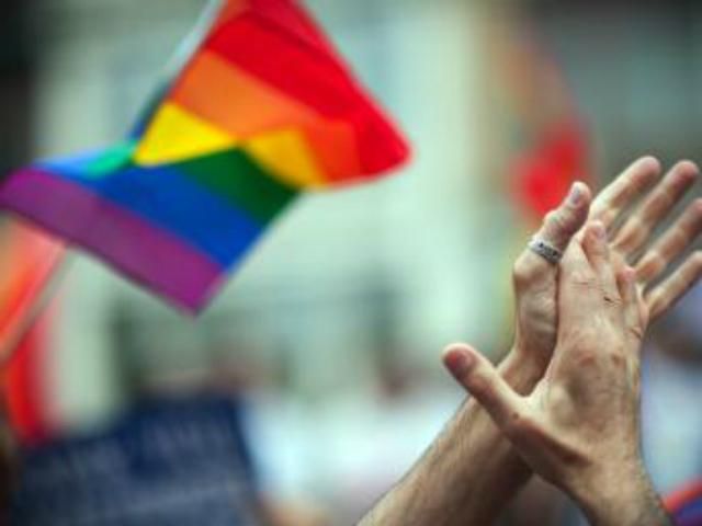 Французькому прихильнику легалізації одностатевих шлюбів почали погрожувати 