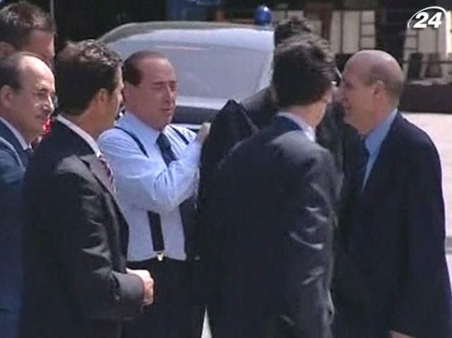 Сильвио Берлускони прислали конверт с пулями и порошком Сильвио Берлускони прислали конверт с пулями и порошком