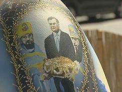 На Донеччині малюють писанки з Януковичем (Фото)