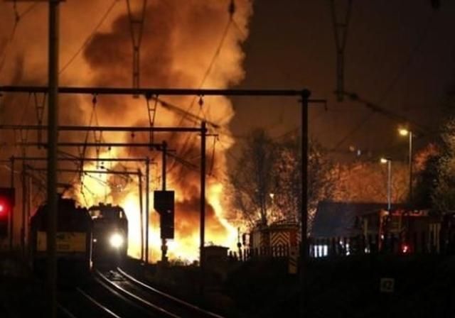Після аварії на залізниці у Бельгії вибухнули вагони з хімікатами 