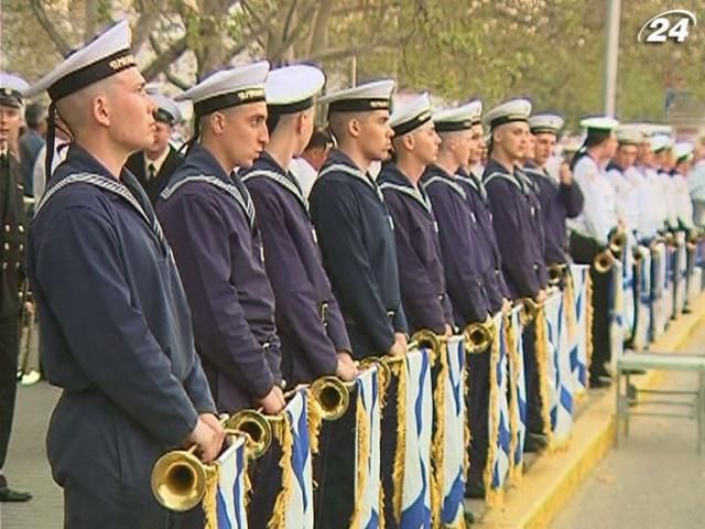 Українські та російські військові у Криму готуються до Дня перемоги Українські та російські військові у Криму готуються до Дня перемоги