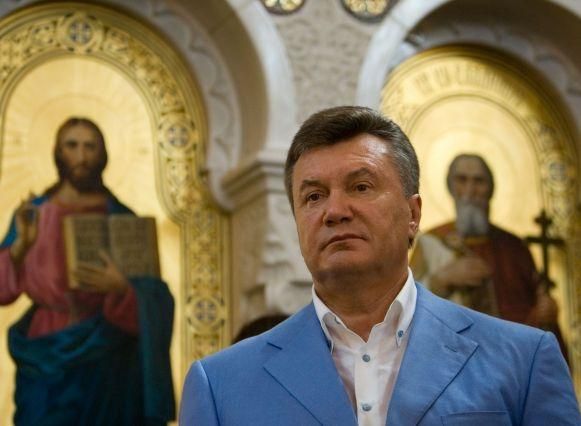 У Криму охочих освятити паску з Януковичем перевірять металошукачами 