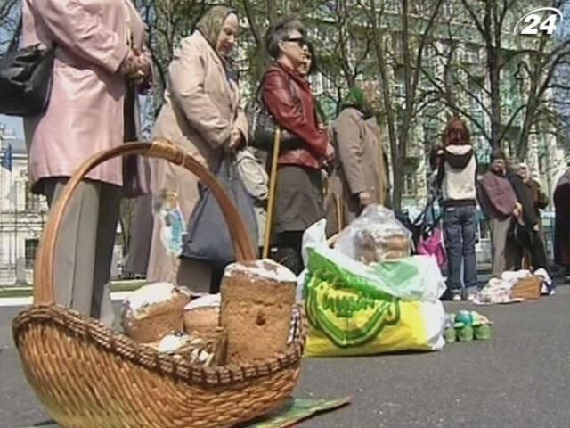 Дієтологи радять знати міру у споживанні їжі за великоднім столом